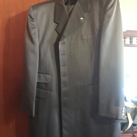Suit - Picture 1 of 2
